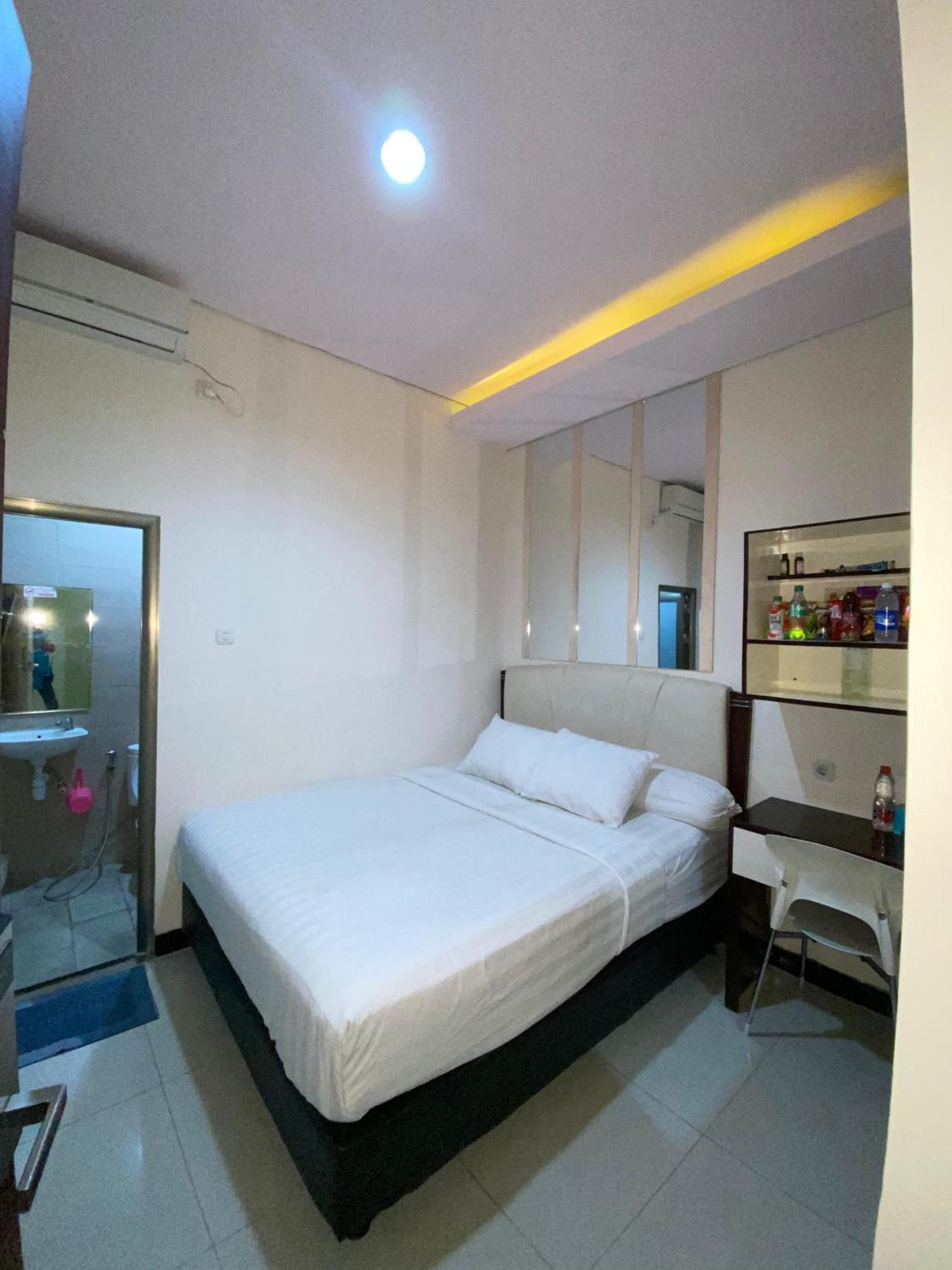 Dekost Madiun Otel Dış mekan fotoğraf